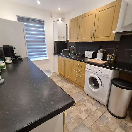 Split Level Luton Town Center Flat Apartment Exterior photo