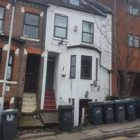Split Level Luton Town Center Flat Apartment Exterior photo
