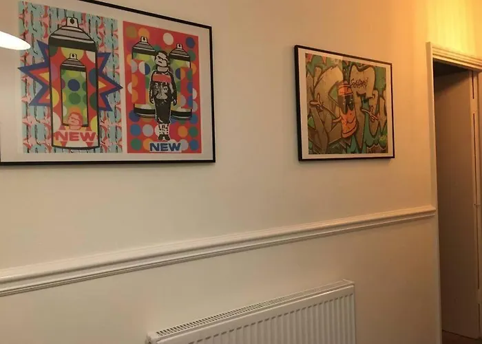 Split Level Luton Town Center Flat