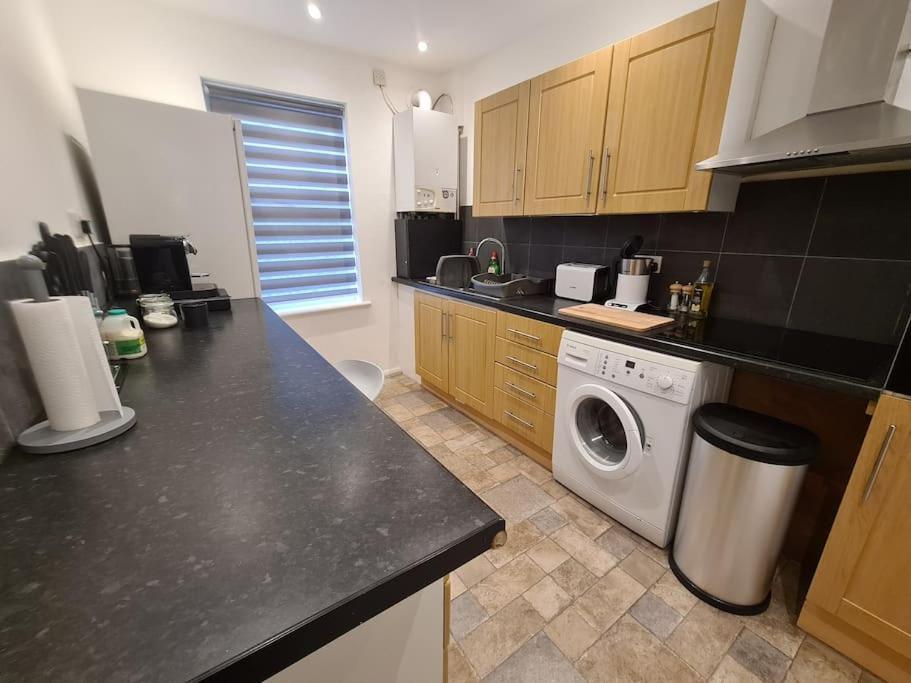 Split Level Luton Town Center Flat Apartment *